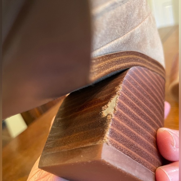 Vince Camuto Gradina Block Heel color Tortilla suede size 8.5 - Picture 2 of 10